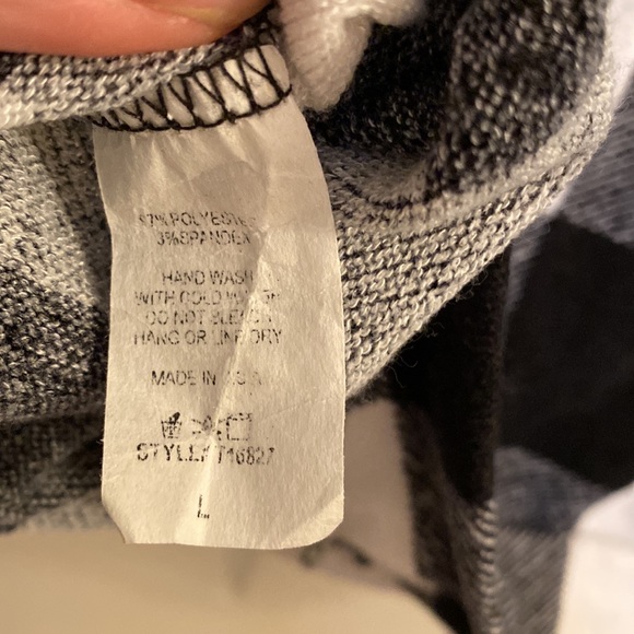 Like New, White Birch, Black & White Buffalo Plaid Sweater - Size Large - Picture 5 of 5